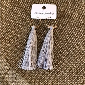 GRAY TASSELED EARRINGS